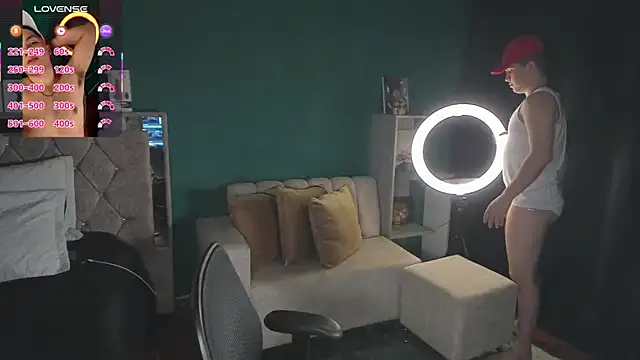 Snapshot of Brat_ chatting on October 2, 3:41 pm Brat online show from October 2, 3:41 pm