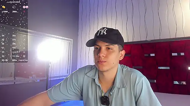 Snapshot of Brat_ chatting on October 23, 9:13 pm Brat online show from October 23, 9:13 pm