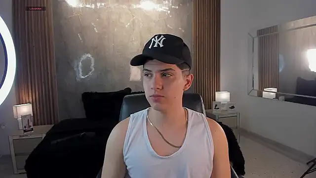 Snapshot of Brat_ chatting on November 22, 9:03 pm Brat online show from November 22, 9:03 pm