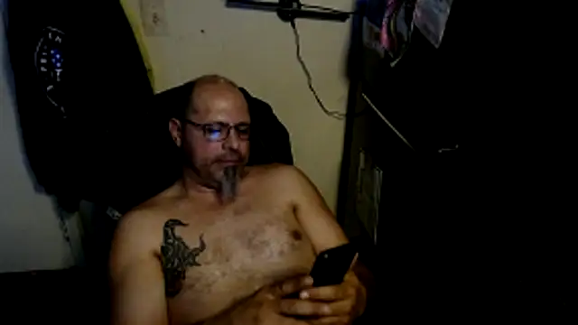 Snapshot of KrazyLegz chatting on April 13, 3:50 pm KrazyLegz online show from April 13, 3:50 pm