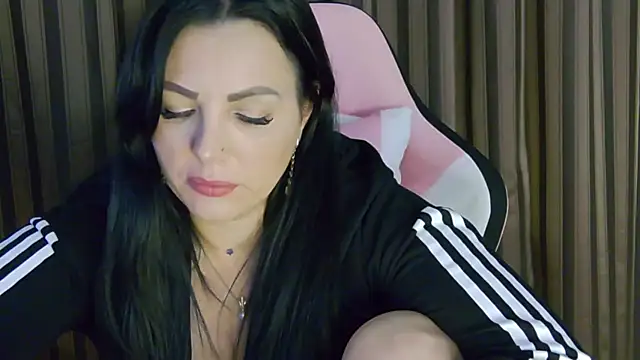 ReiyaRey online show from February 9, 11:15 pm