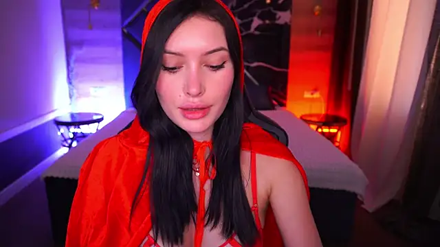 Snapshot of MilaSecrett chatting on October 31, 2:18 pm MilaSecrett online show from October 31, 2:18 pm