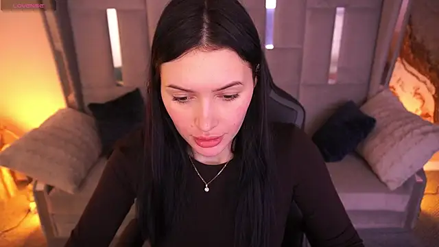 Snapshot of MilaSecrett chatting on December 15, 2:43 pm MilaSecrett online show from December 15, 2:43 pm