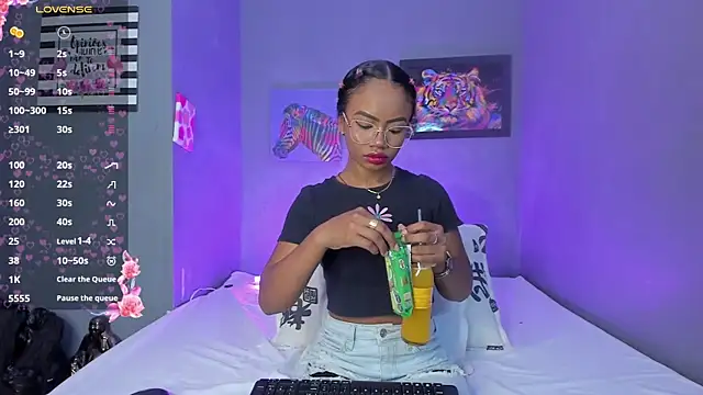 EmmaSmith06 online show from December 22, 5:10 pm