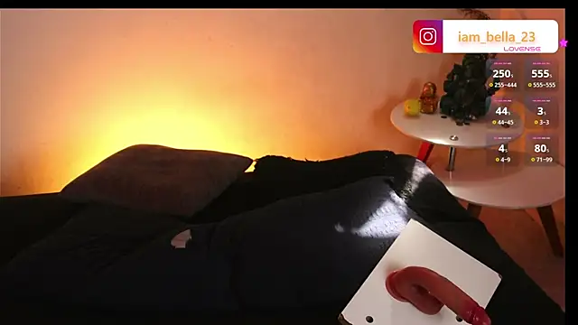 Snapshot of yourtoybella chatting on November 25, 6:52 pm yourtoybella online show from November 25, 6:52 pm