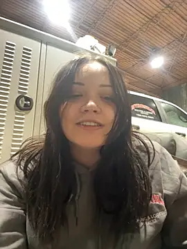 Snapshot of skinwalkingzombie chatting on November 6, 11:33 am skinwalkingzombie online show from November 6, 11:33 am