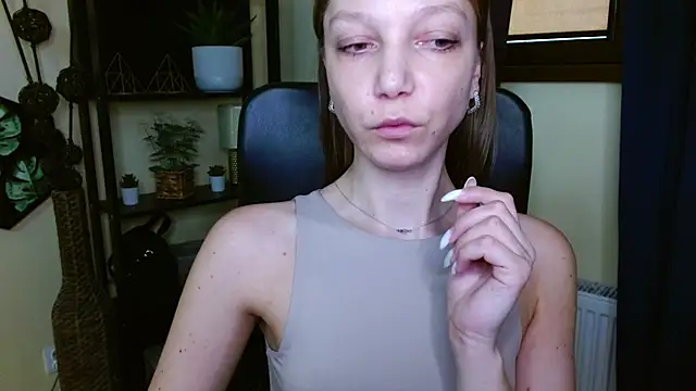 Snapshot of EmillyPlay chatting on March 11, 1:39 pm EmillyPlay online show from March 11, 1:39 pm