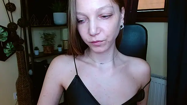 Snapshot of EmillyPlay chatting on March 12, 12:00 pm EmillyPlay online show from March 12, 12:00 pm