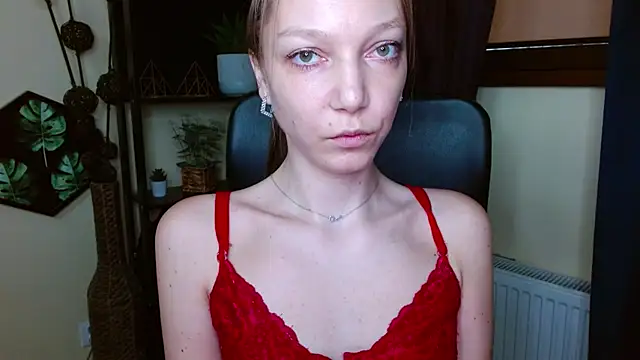 Snapshot of EmillyPlay chatting on March 17, 6:50 am EmillyPlay online show from March 17, 6:50 am