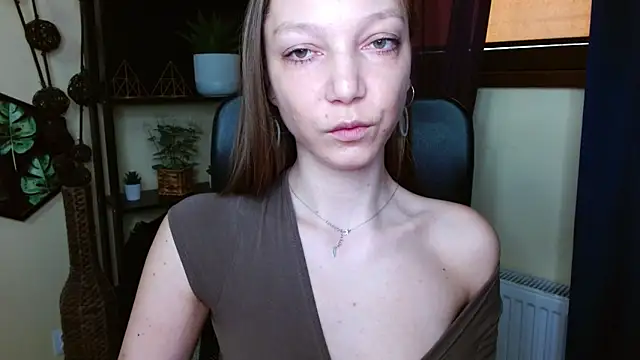 Snapshot of EmillyPlay chatting on March 25, 6:30 am EmillyPlay online show from March 25, 6:30 am