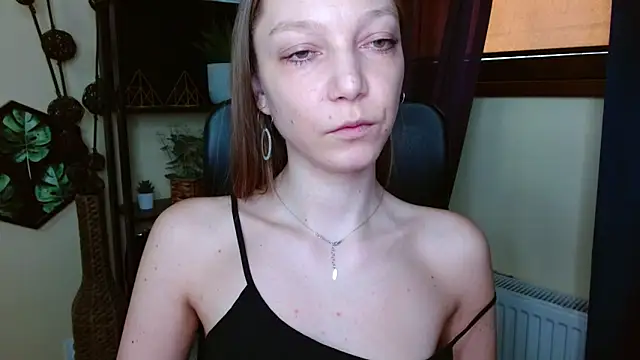 Snapshot of EmillyPlay chatting on March 26, 6:41 am EmillyPlay online show from March 26, 6:41 am