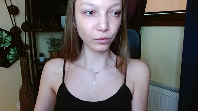 Snapshot of EmillyPlay chatting on March 28, 10:26 am EmillyPlay online show from March 28, 10:26 am