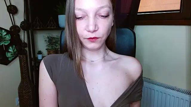 Snapshot of EmillyPlay chatting on March 30, 5:30 am EmillyPlay online show from March 30, 5:30 am