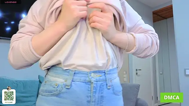 Snapshot of DonnaBurkee chatting on October 5, 4:11 am DonnaBurkee online show from October 5, 4:11 am