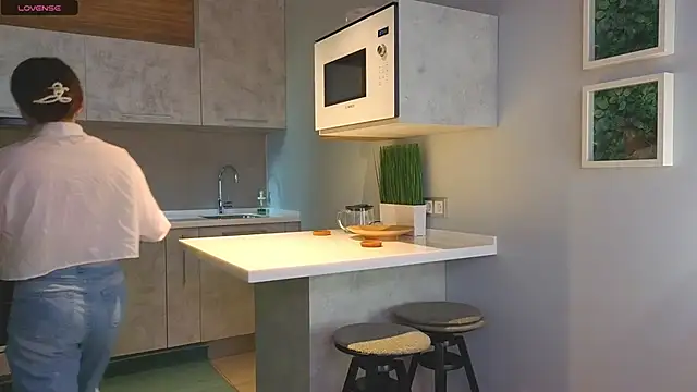 Snapshot of DonnaBurkee chatting on October 9, 4:10 am DonnaBurkee online show from October 9, 4:10 am