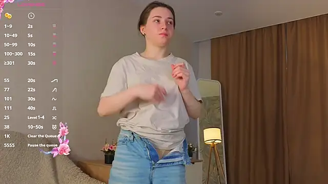 Snapshot of DonnaBurkee chatting on October 27, 4:49 am DonnaBurkee online show from October 27, 4:49 am