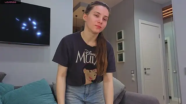 Snapshot of DonnaBurkee chatting on November 9, 4:44 am DonnaBurkee online show from November 9, 4:44 am