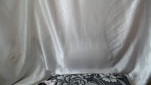 Snapshot of Burberrry_ chatting on March 15, 11:40 am Burberrry online show from March 15, 11:40 am