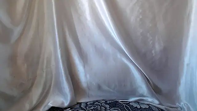 Snapshot of Burberrry_ chatting on March 22, 5:06 am Burberrry online show from March 22, 5:06 am