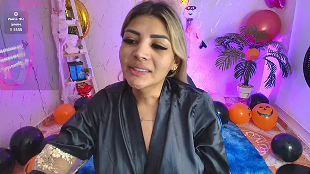 Snapshot of SALOOMEE__ chatting on October 15, 10:59 am SALOOMEE   online show from October 15, 10:59 am