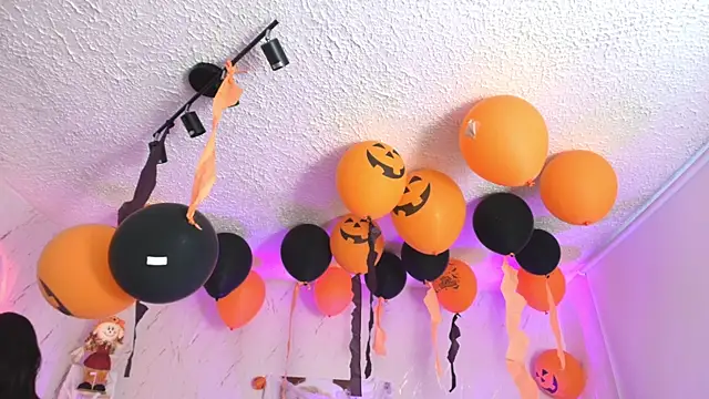 Snapshot of SALOOMEE__ chatting on October 31, 11:11 am SALOOMEE   online show from October 31, 11:11 am