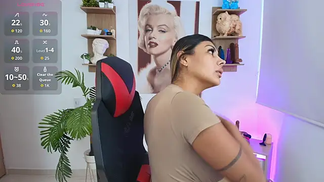 Snapshot of SALOOMEE__ chatting on June 9, 11:11 am SALOOMEE online show from June 9, 11:11 am