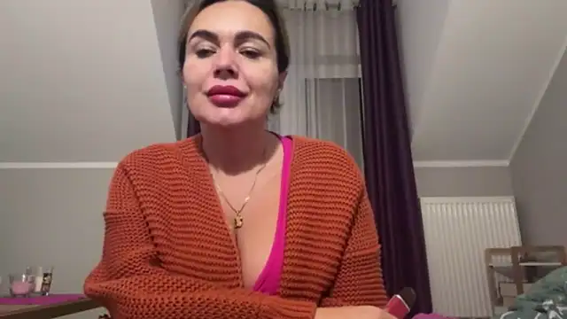 Snapshot of DESIREjenny chatting on October 16, 7:09 am DESIREjenny online show from October 16, 7:09 am