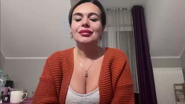 Snapshot of DESIREjenny chatting on October 21, 7:09 am DESIREjenny online show from October 21, 7:09 am