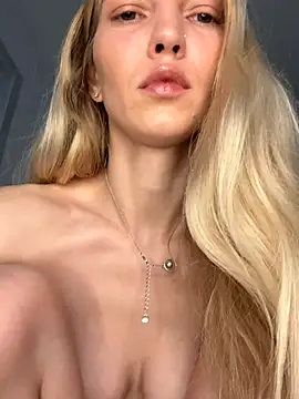 Snapshot of Adelina0001 chatting on November 20, 3:18 am Adelina0001 online show from November 20, 3:18 am