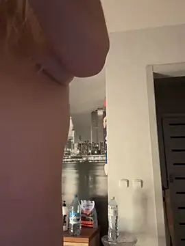 Snapshot of Adelina0001 chatting on December 3, 2:52 am Adelina0001 online show from December 3, 2:52 am