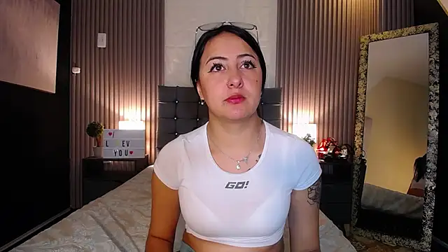 Snapshot of isabella_smith_ chatting on December 10, 1:55 pm isabella smith online show from December 10, 1:55 pm