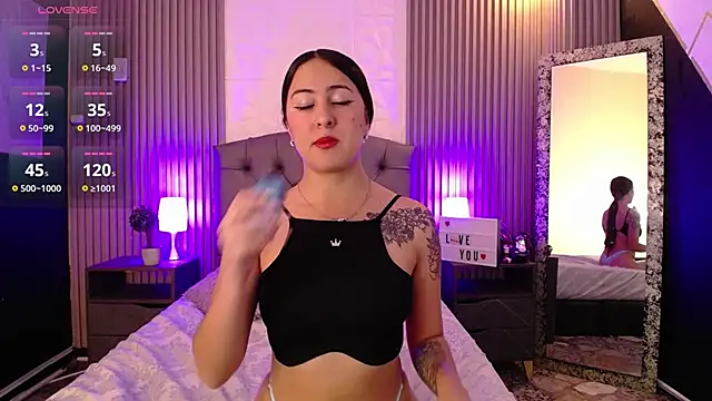 Snapshot of isabella_smith_ chatting on December 30, 1:47 pm isabella smith online show from December 30, 1:47 pm