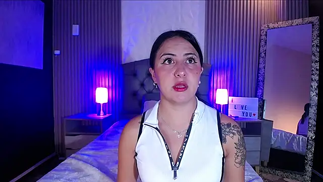 Snapshot of isabella_smith_ chatting on January 9, 1:13 pm isabella smith online show from January 9, 1:13 pm