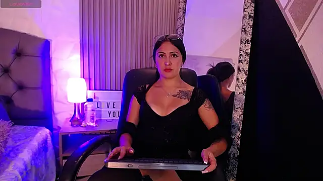 Snapshot of isabella_smith_ chatting on January 30, 12:59 pm isabella smith online show from January 30, 12:59 pm