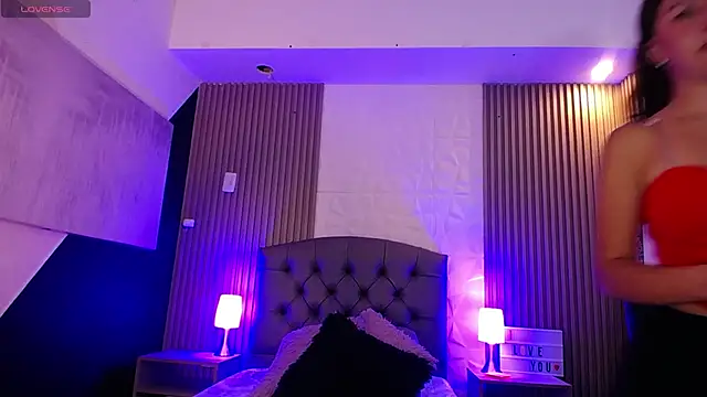 Snapshot of isabella_smith_ chatting on February 4, 1:06 pm isabella smith online show from February 4, 1:06 pm