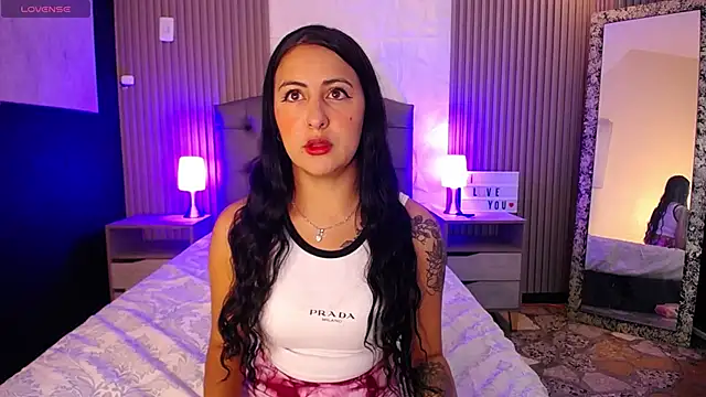 Snapshot of isabella_smith_ chatting on February 6, 1:21 pm isabella smith online show from February 6, 1:21 pm