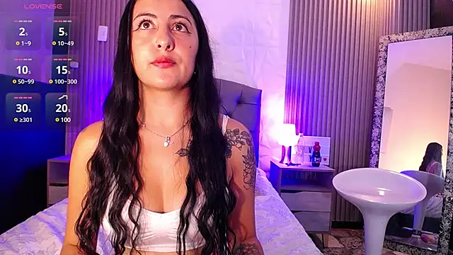 Snapshot of isabella_smith_ chatting on February 6, 4:25 pm isabella smith online show from February 6, 4:25 pm