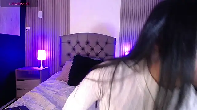 Snapshot of isabella_smith_ chatting on February 22, 3:36 pm isabella smith online show from February 22, 3:36 pm