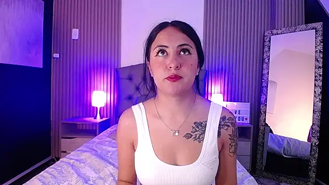Snapshot of isabella_smith_ chatting on March 4, 1:28 pm isabella smith online show from March 4, 1:28 pm