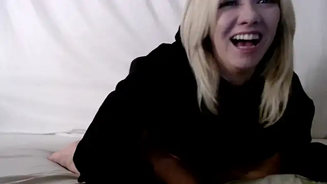 Snapshot of SallyCumLaude chatting on January 23, 9:29 am SallyCumLaude online show from January 23, 9:29 am