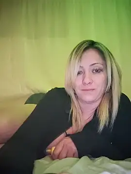 Snapshot of SallyCumLaude chatting on February 16, 10:21 am SallyCumLaude online show from February 16, 10:21 am