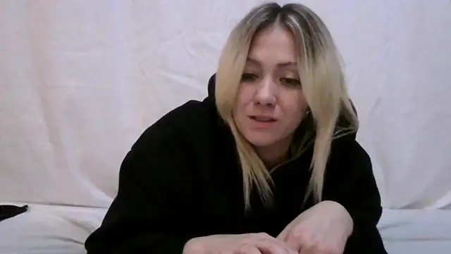 Snapshot of SallyCumLaude chatting on February 26, 5:42 am SallyCumLaude online show from February 26, 5:42 am