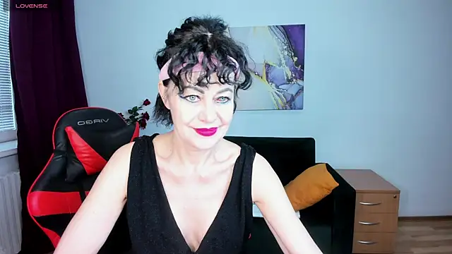 Silvia Wallec online show from May 2, 5:23 am