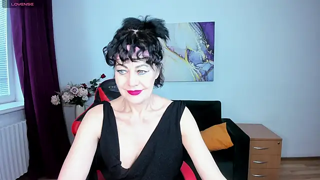Silvia Wallec online show from May 3, 5:13 am