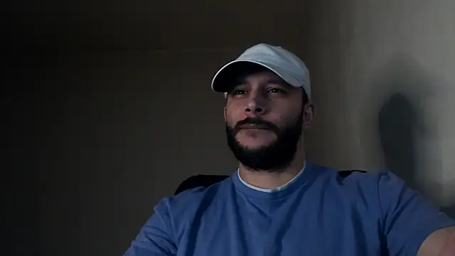 Snapshot of henryaxe chatting on October 12, 1:48 am henryaxe online show from October 12, 1:48 am