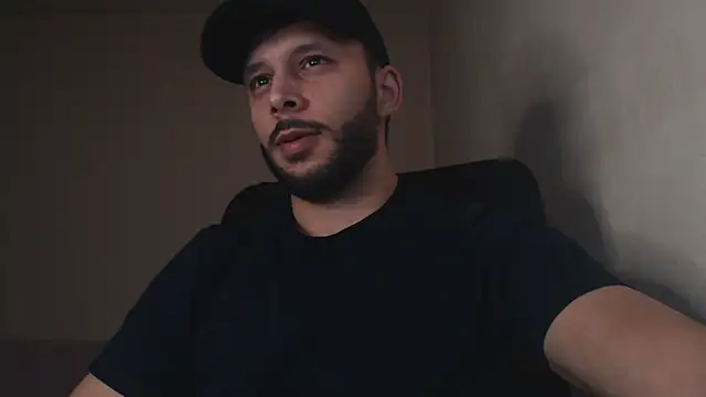 Snapshot of henryaxe chatting on October 13, 12:10 am henryaxe online show from October 13, 12:10 am