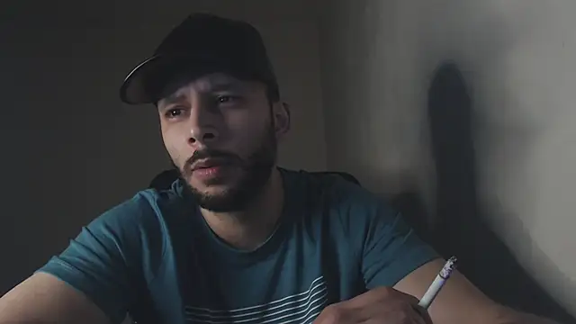 Snapshot of henryaxe chatting on October 18, 3:20 am henryaxe online show from October 18, 3:20 am