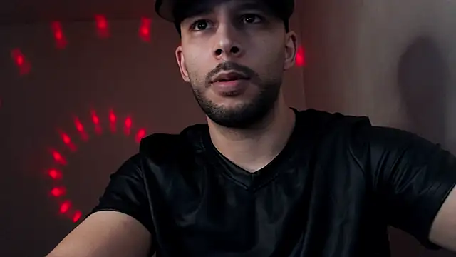 Snapshot of henryaxe chatting on November 1, 3:25 pm henryaxe online show from November 1, 3:25 pm