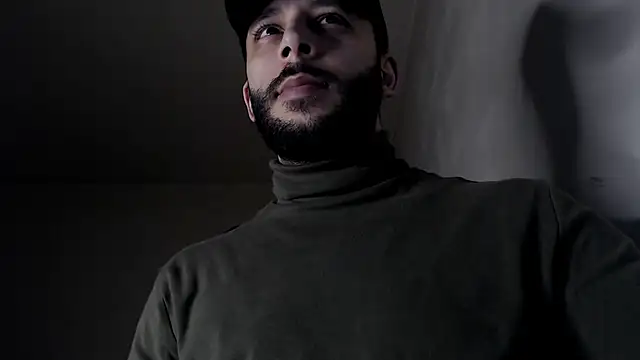 Snapshot of henryaxe chatting on February 16, 10:33 am henryaxe online show from February 16, 10:33 am