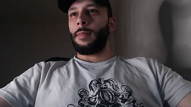 Snapshot of henryaxe chatting on March 8, 12:31 pm henryaxe online show from March 8, 12:31 pm